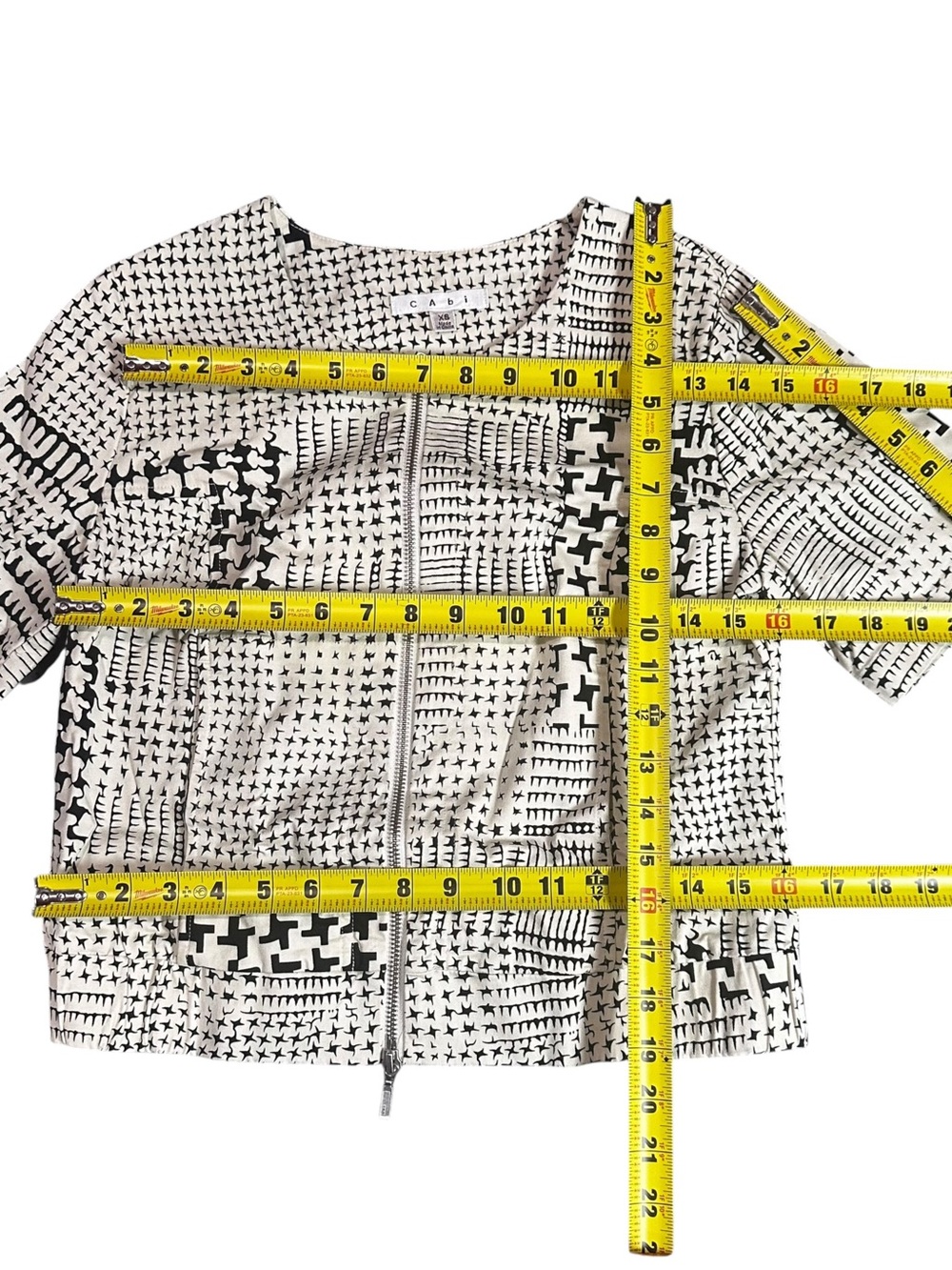 CAbi Black White Stretch Geometric Print Zip Front 3/4 Sleeve Pocket Jacket Top - Picture 12 of 13